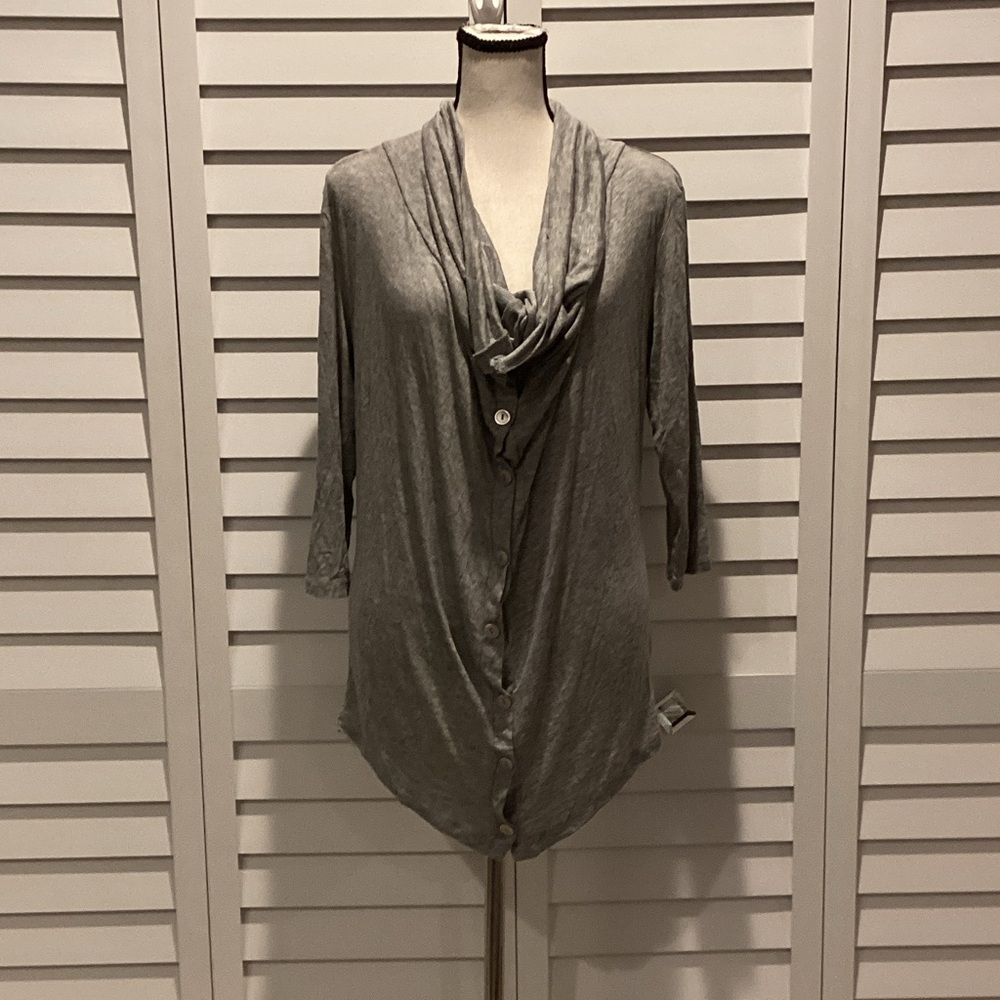 Shelly NWOT Gray Button Down Women's Top with 3/4 sleeves.